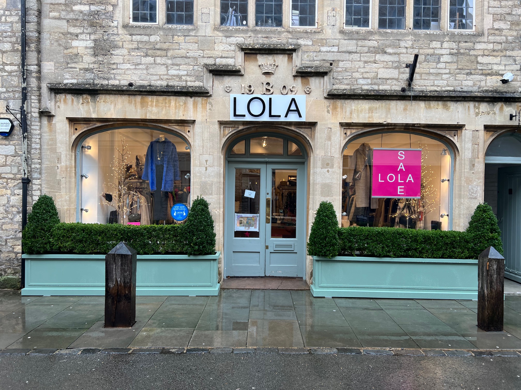 Lola shop metal planters