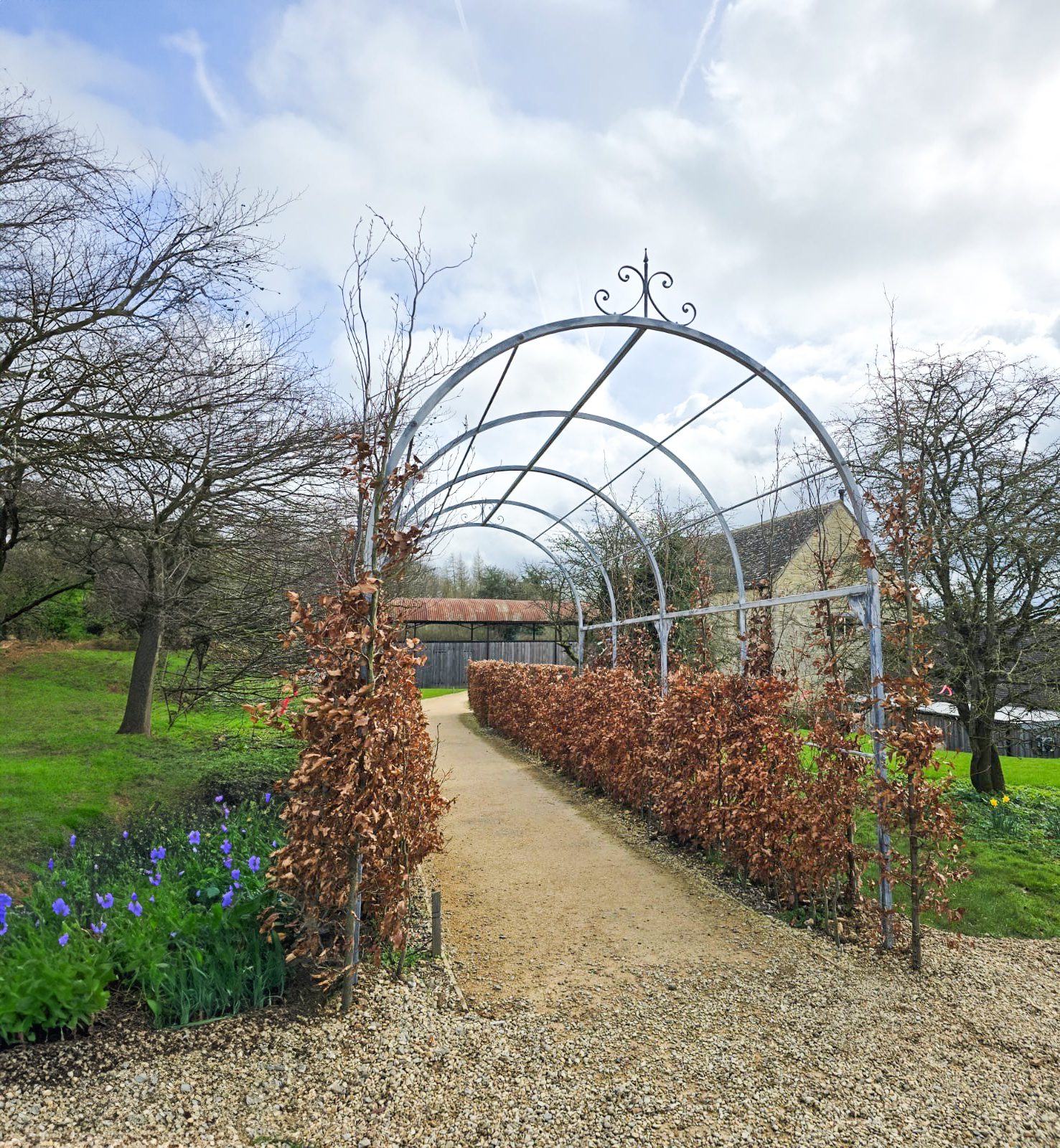 Metal garden tunnel